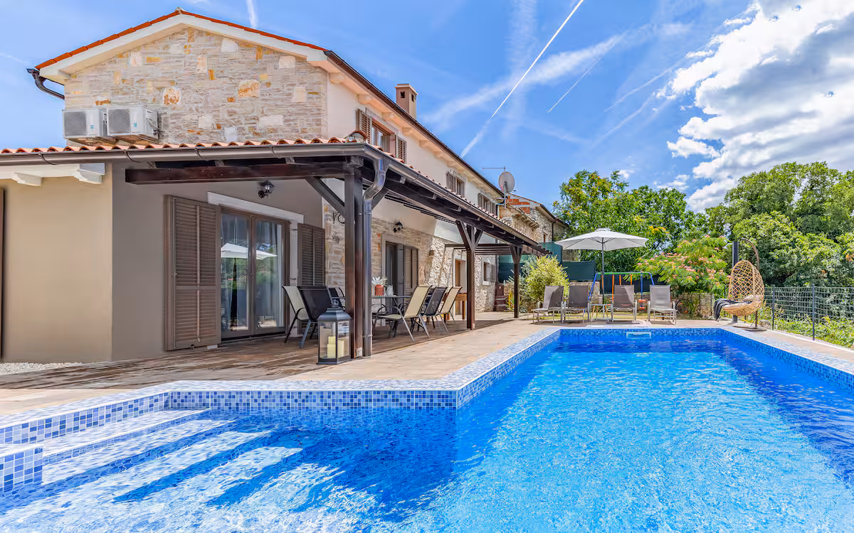 Casa Lea stone house with pool