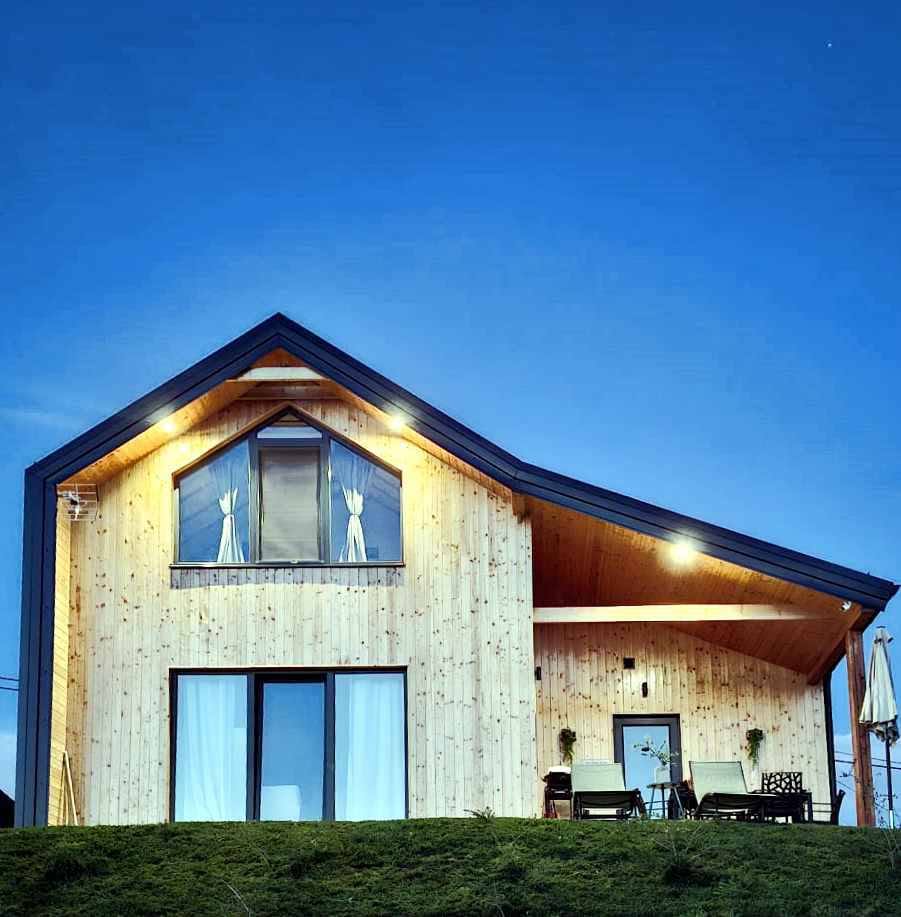 Spahome Vinea exterior at dusk