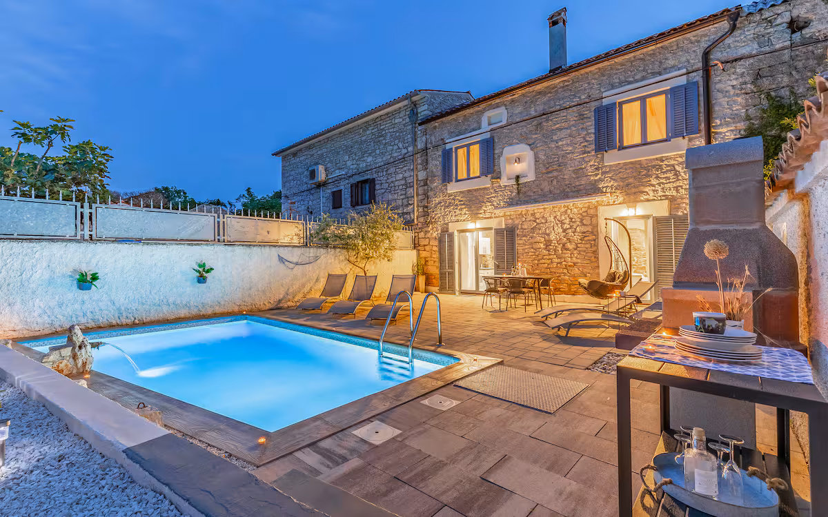 Casa Leona Istriana pool at dusk